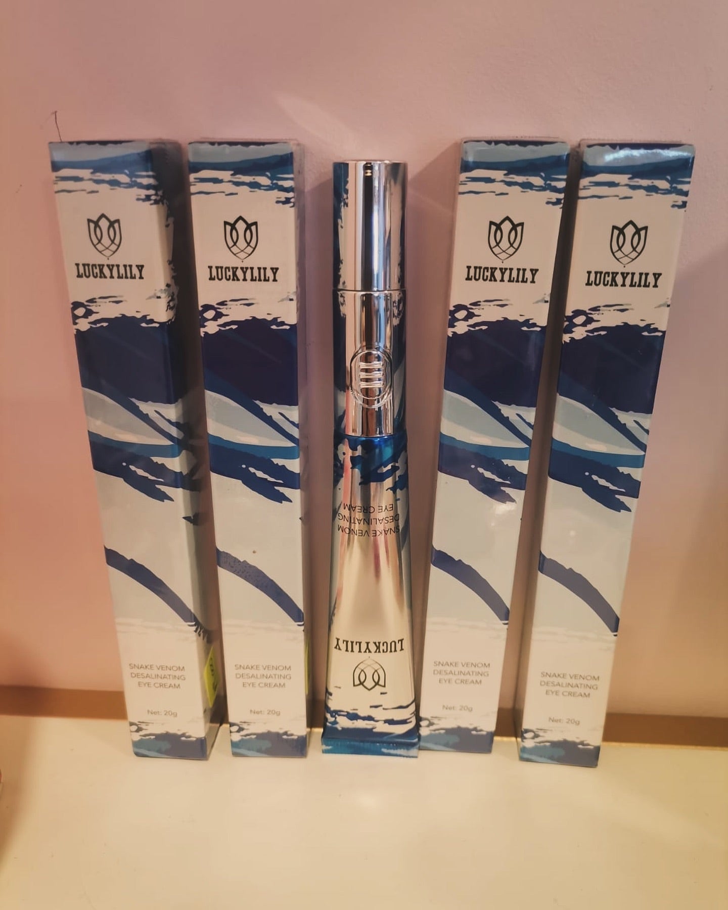 Contorno de ojos con masajeador