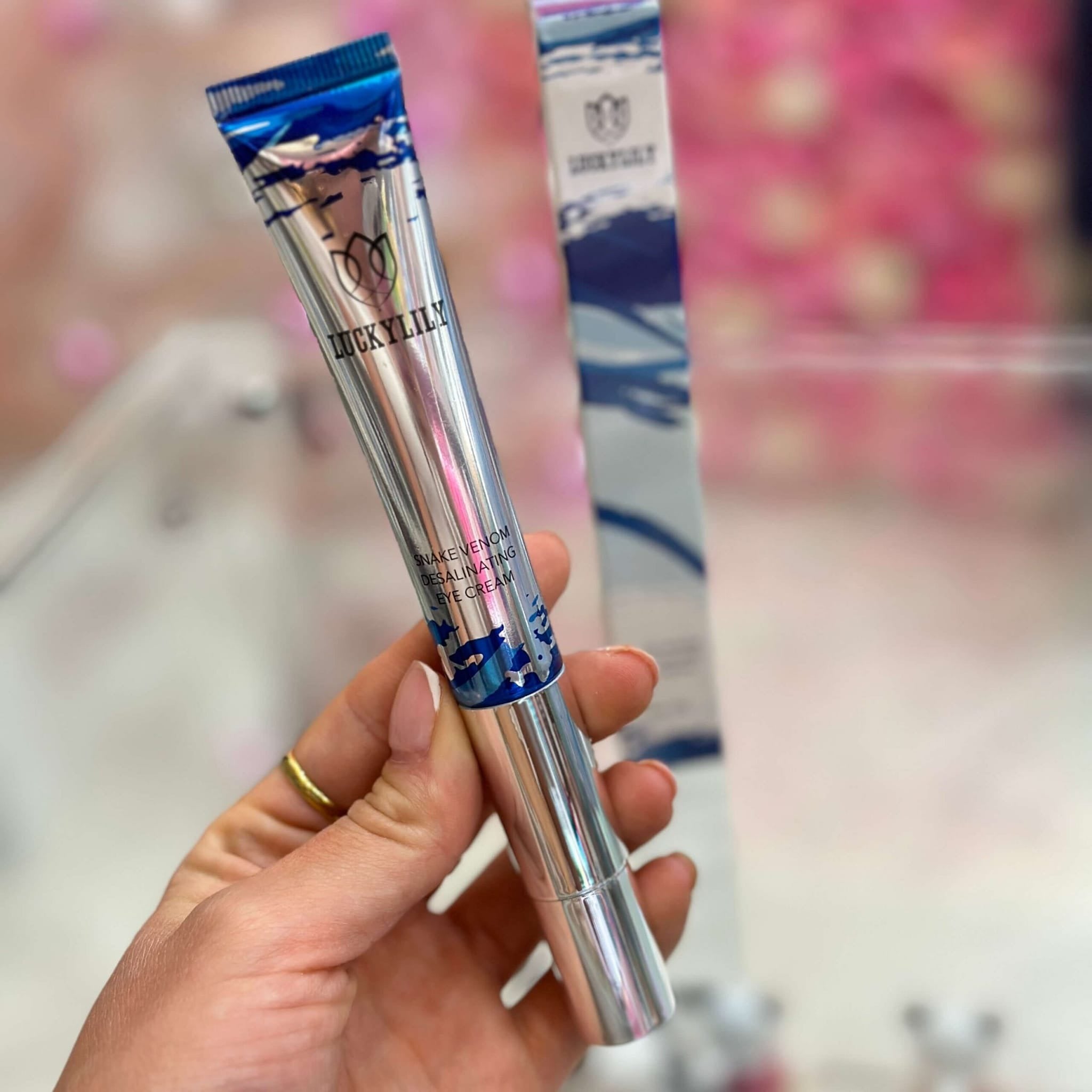 Contorno de ojos con masajeador